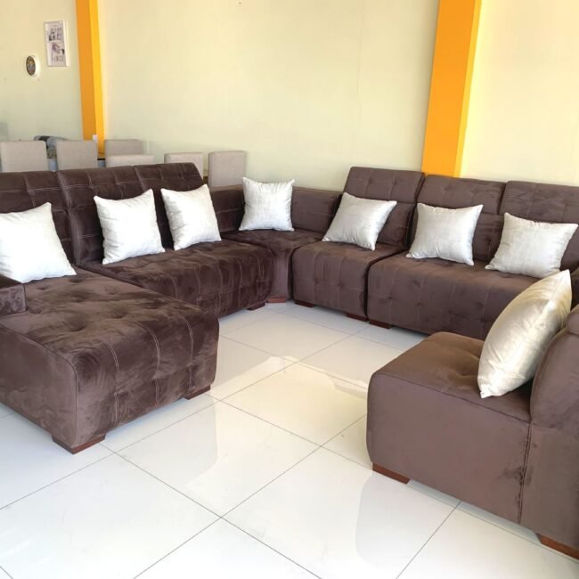 Sala esquinera café oscuro grande, cabeceras reclinables, cama
