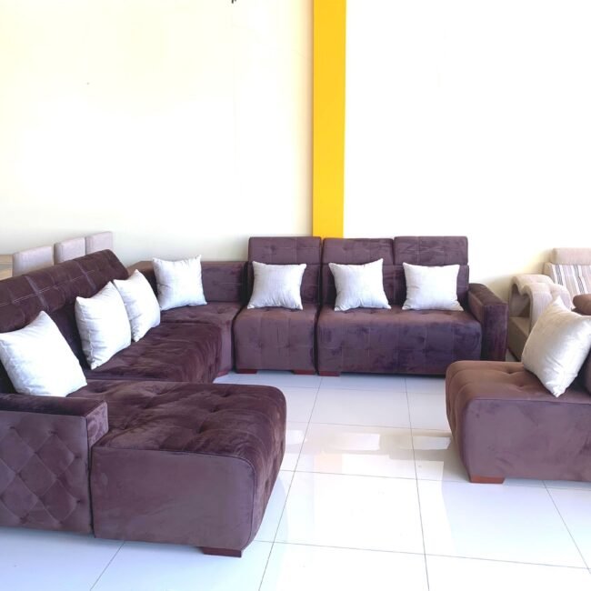 Sala esquinera café oscuro grande, cabeceras reclinables, cama
