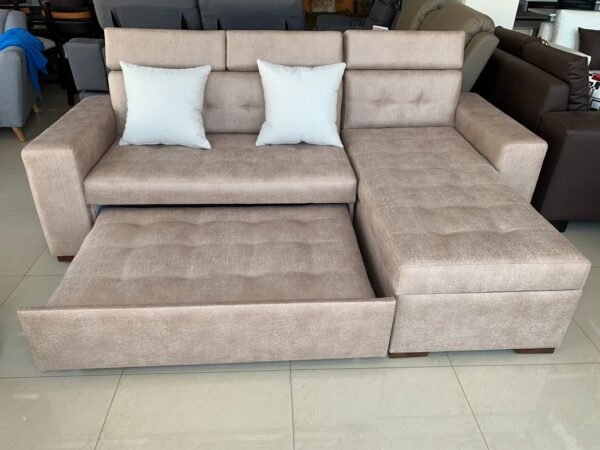 Esquinero sofá cama con cheslong, color café, moderno, lineal con cabeceras reclinables.