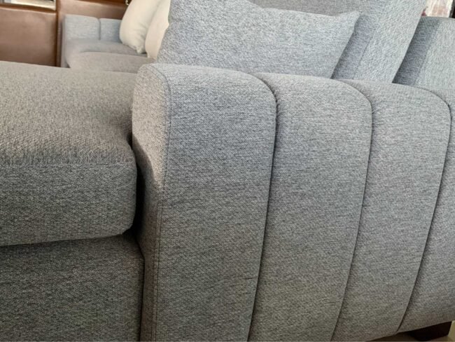 Esquinero lineal color gris