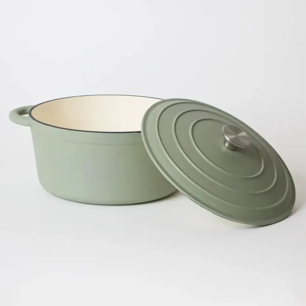 George Collective - Cast Iron Round Casserole 28cm - Matte Sage/Silver Lid - Imagen 2